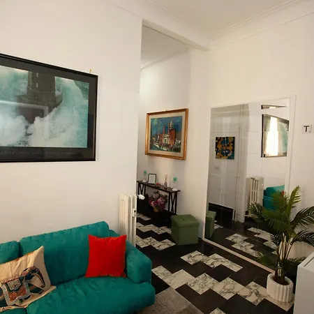 Three Sisters- La Casa Nel Cuore Di Rom